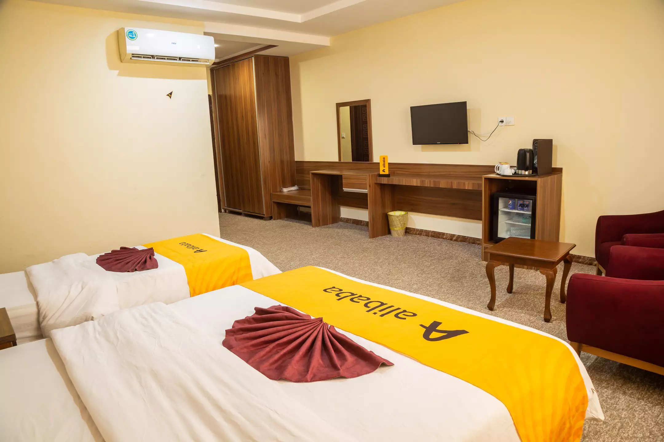 Alibaba https://cdn.alibaba.ir/ostorage/hotel-accommodation-images/69638e1e6b43e2b9afa3bc9f_دیانا - اتاق سه تخته یک تخت دبل 1.webp